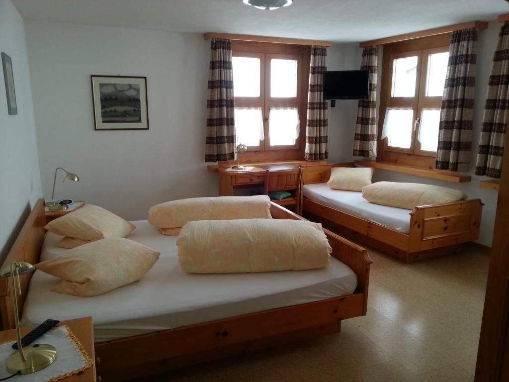 Hotel Chavalatsch Müstair Pokoj fotografie